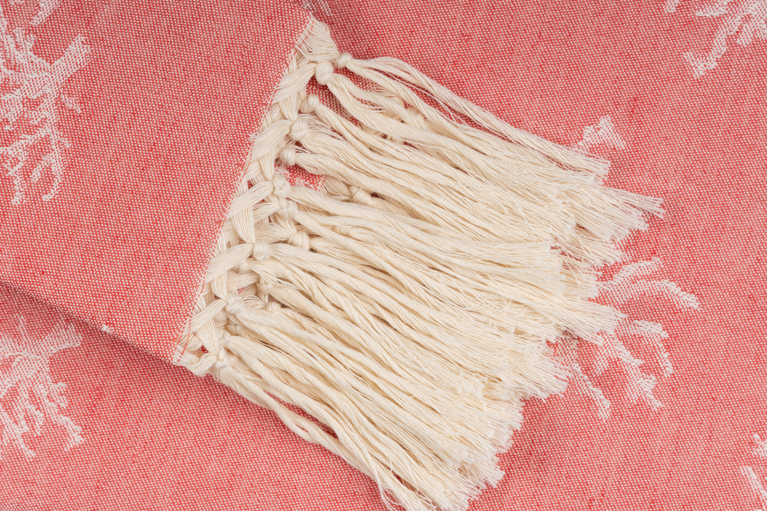 CORAL FRINGE GUEST TOWEL SET